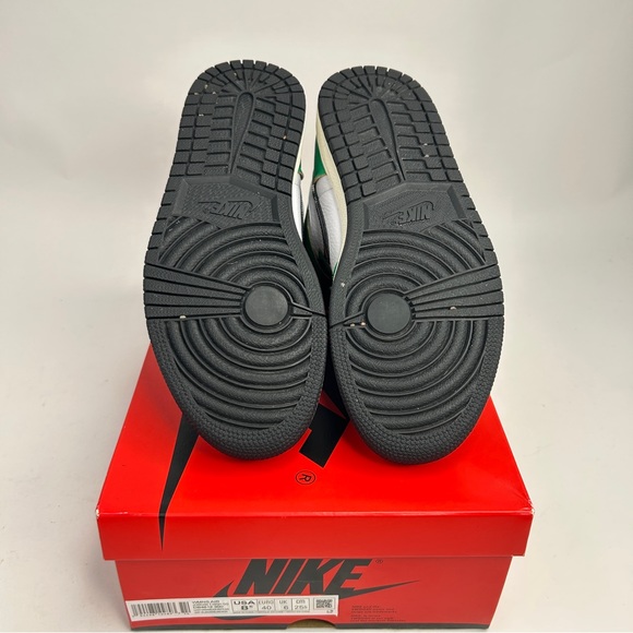 Nike Air Jordan 1 Retro High OG WMNS “Lucky Green” 2023 - Picture 6 of 7